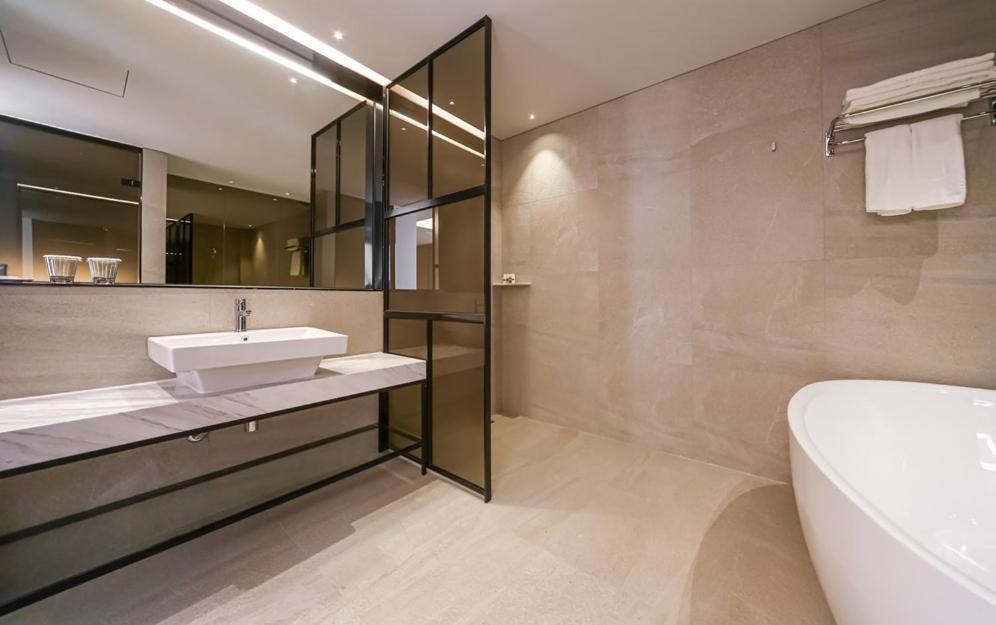 Yeoubi Hotel ČČchangwon Exteriér fotografie